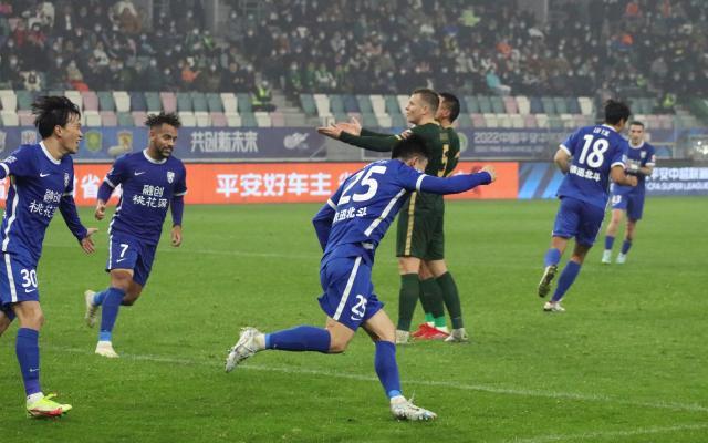 半岛体育-三镇加速抢分土炮扛大旗 主帅：中国球员让我欣喜